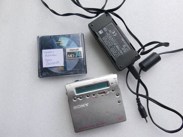 Sony MD Walkman - Portable MiniDisc Player - Silver (MZ-R900) - works well.