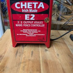 Cheta electric mains fencer 220 volts electric fencer,used but in excellent condition, please see pictures attached.