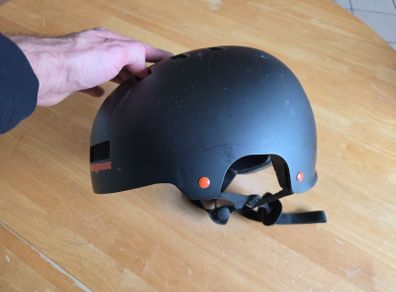 Cycling / skate helmet for adult