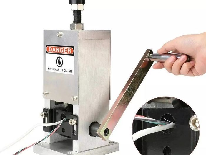 Manual Wire Stripping Machine Copper Cable Peeling Stripper w/ Drill Connector
