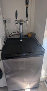 2 Tap Kegerator, Guinness Tap, Twin Font, CO2, Regulator, Keg Couplers. Ready to Pour
