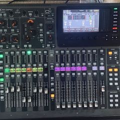 Behringer X32 Compact