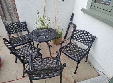 Solid Cast Iron Garden furniture Table & 4 chairs