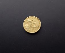 Australia : 1988 , Two Dollars - ( First Year of Issue ) H.H. Initials , Coin