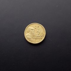 Australia : 1988 , Two Dollars - ( First Year of Issue ) H.H. Initials , Coin
