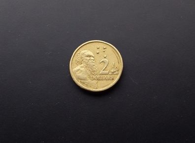 Australia : 1988 , Two Dollars - ( First Year of Issue ) H.H. Initials , Coin