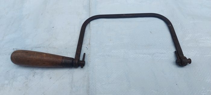 Vintage coping saw,,used condition, see pictures for condition, buyer collects or pays postage thank you sold as is,