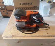 Vibrating Black and Decker Sander