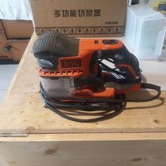 Vibrating Black and Decker Sander