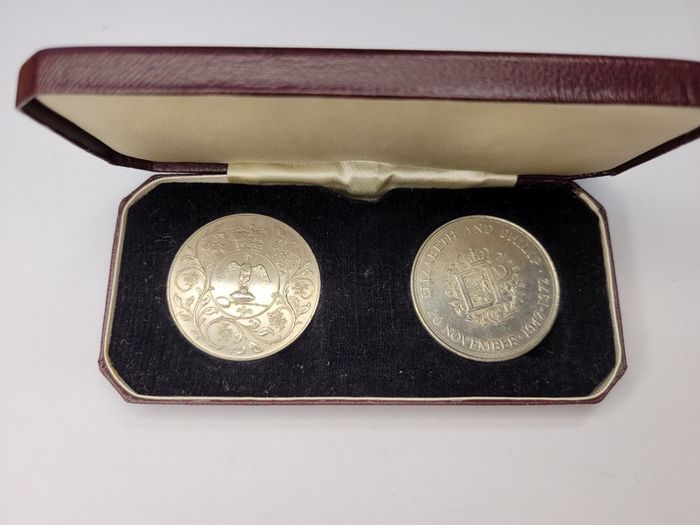 Uk Commemorative coins  1977 and 1972