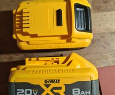 Dewalt 18V 8Ah brand new.