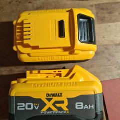 Dewalt 18V 8Ah brand new.