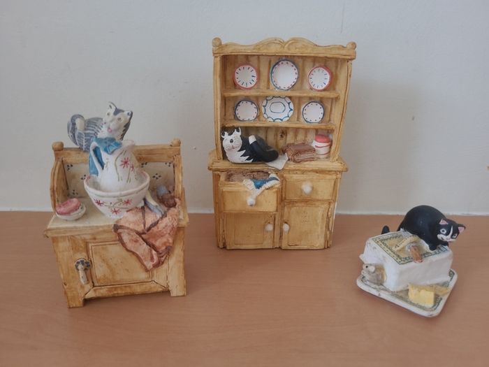 Vintage cat figures