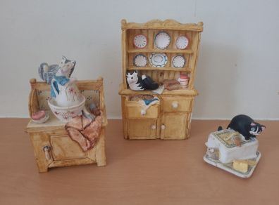 Vintage cat figures