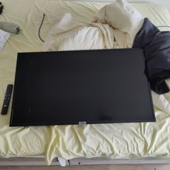TV 40 inch with wall bracket mount