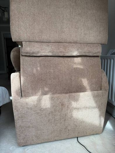 Dual motor riser recliner armchair