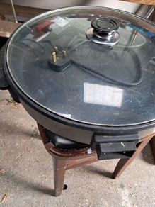 Large Electric fryjng/grill pan.