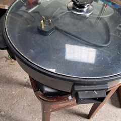 Large Electric fryjng/grill pan.