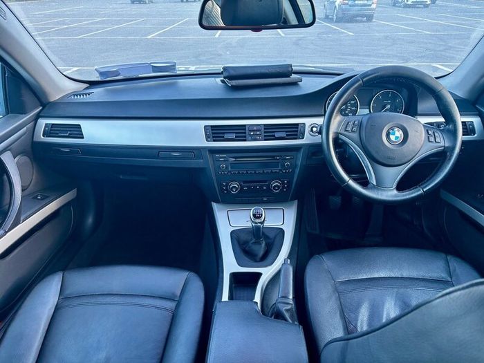 Bmw 320d Coupe (e92 Se Highline) Manual