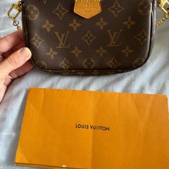louis vuitton small bag  pochette