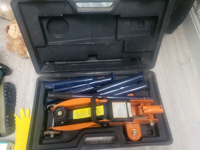 Pneumatic Car Jack