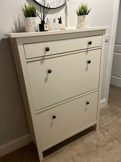 Shoe cabinet
