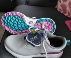Ladies golf shoes