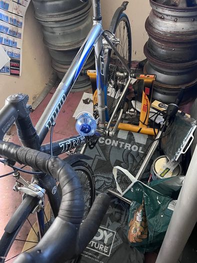 trek 1000 SL 56 frame turbo trainer included
