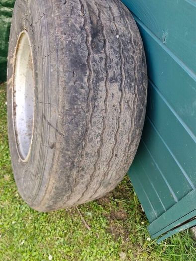 10 stud super single tyre