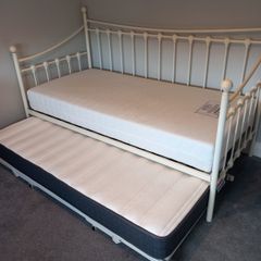 Single Daybed with 2 mattresses/ second bed frame under