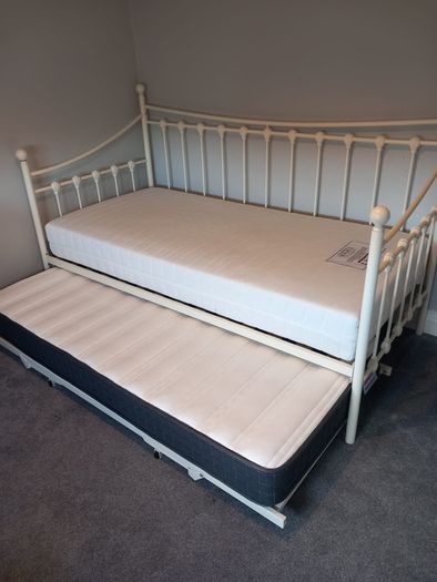 Single Daybed with 2 mattresses/ second bed frame under