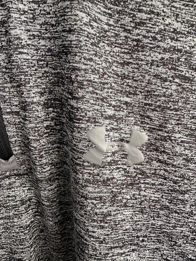 Under Armour Quarter Zip - Medium