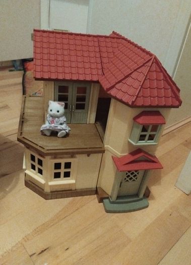 Sylvanian red roof house