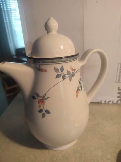 Vintage Noritake Keltcraft Ireland Eastfair 9171 Coffee / Tea pot - Discontinued