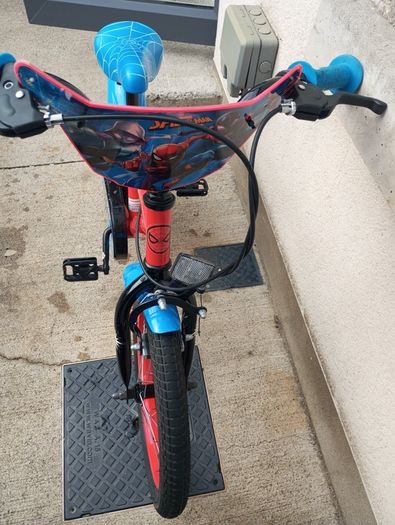 Kids spiderman bike size 16 inch wheels