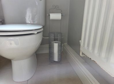 Toilet roll holder
