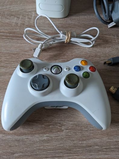 Xbox 360 console with controller