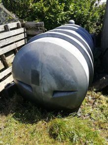 Oil tank
