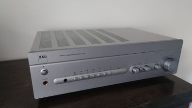 NAD c352 amplifier