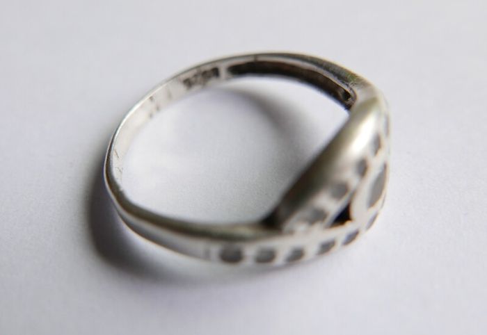 Vintage 925 Sterling Silver Ring with Stone Detailing size K - 1,8g