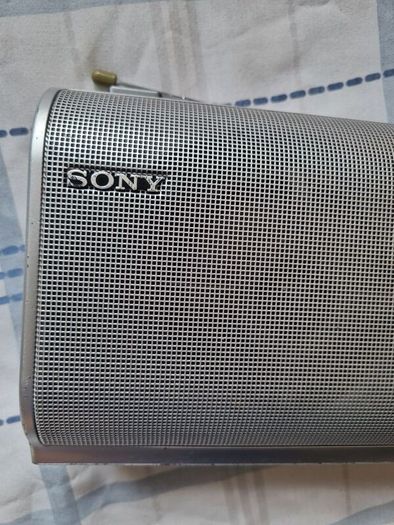Sony ICF-704l radio player silver works perfectly in excellent condition