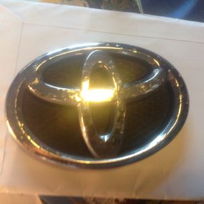 2002/2008 Toyota Auris bonnet badge