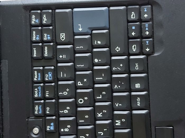 Lenovo T60p IBM Thinkpad, in excellent cosmetic condition, Battery is Good but states Error with Date & Time, and displays Lock Sign