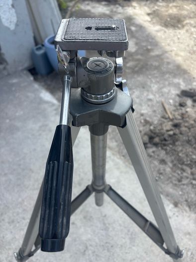 Heavy duty vintage tripod