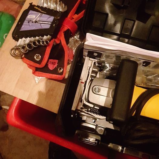 dewalt biscuit jointer