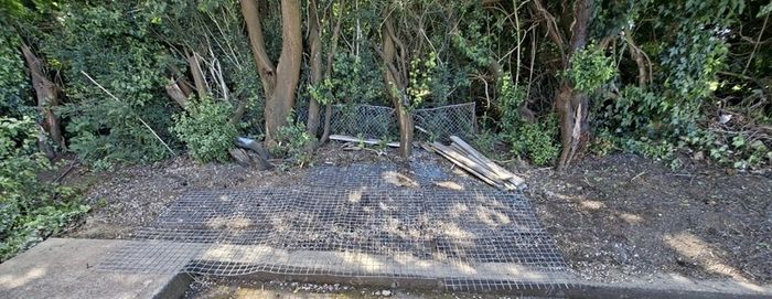 Galvanised Welded Wire Mesh Panels and galvanised steel posts/rails