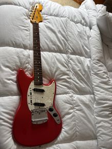 Squier - Mustang w/ Hot Rail