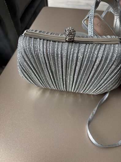 Rap around quiz shoes and clutch