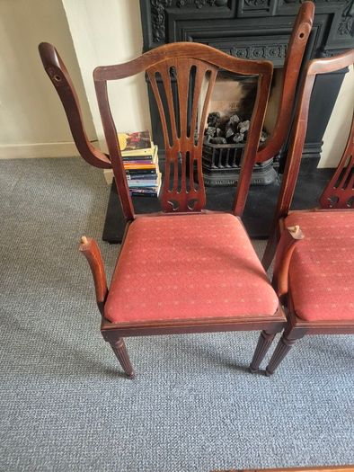 4 matching kitchen chairs