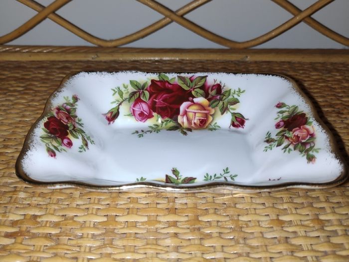 Royal Albert Old Country Roses trinket/soap dish